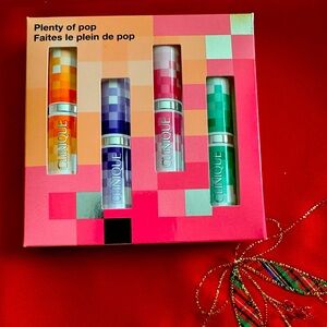Brand new! Great gift $101 value !
Clinique plenty of pop 4 pc lipstick gift set